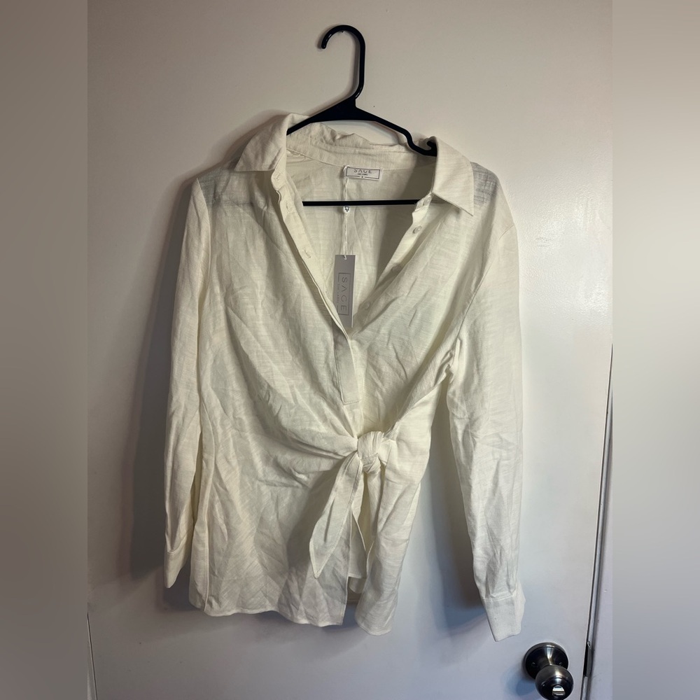 Sage White Long Sleeve tie front Button Down Shirt🤍 size small